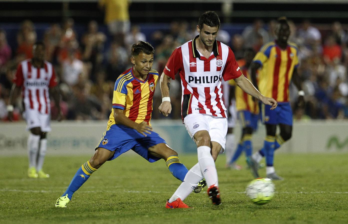 La victoria del Valencia en Alzira frente al PSV, en imágenes