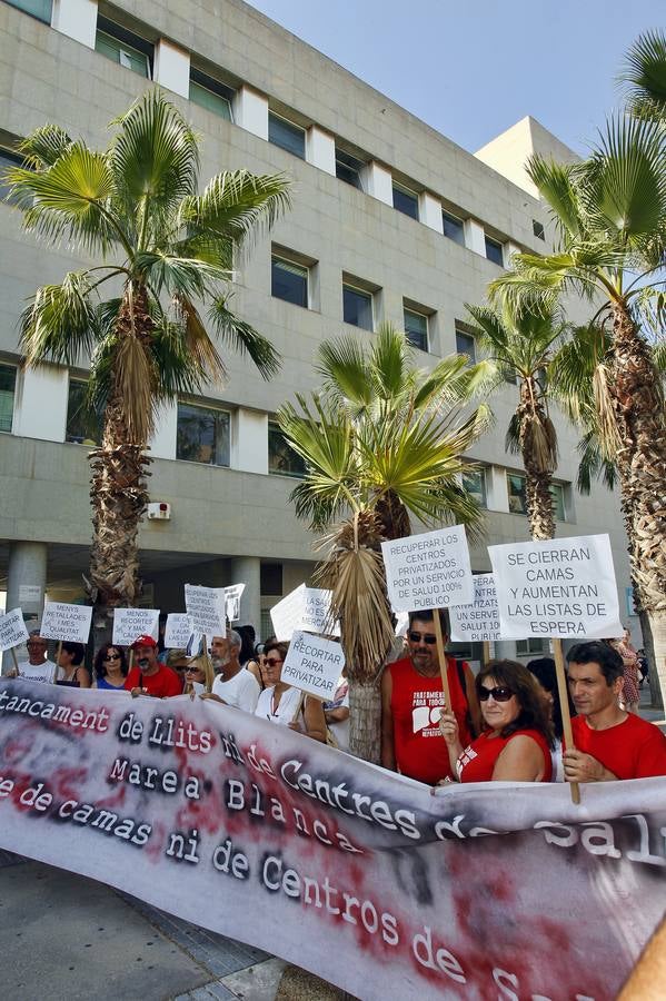 Concentración en unión con la marea blanca de Alicante