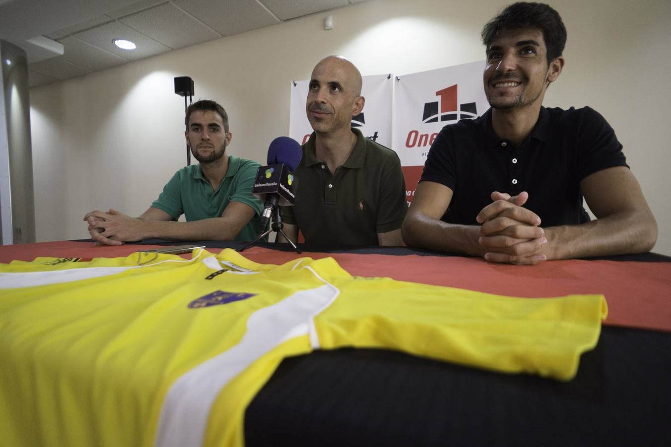 Presentación de los nuevos jugadores del Orihuela CF