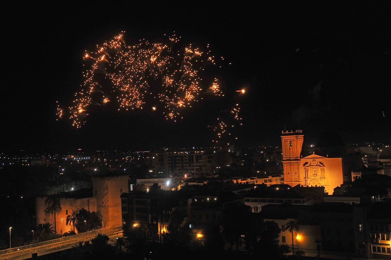 La Nit de l&#039;Albà ilumina Elche