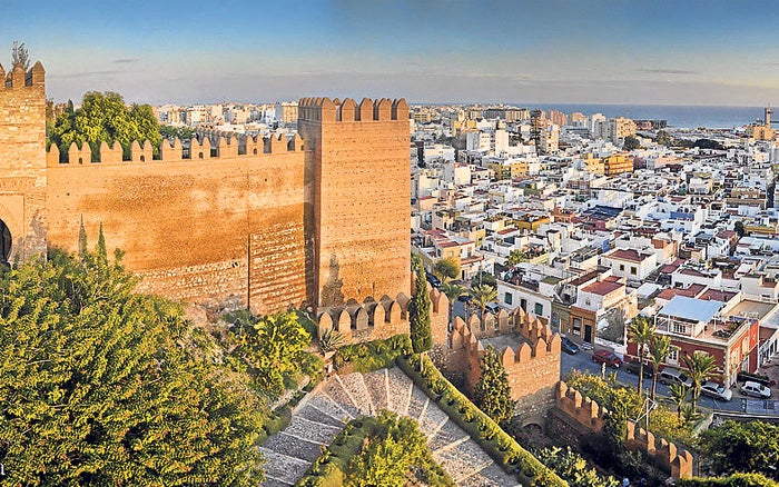 La Alcazaba, Almería. Árabe. La inició Abderramán III en 955 y la acabó Hayran, el rey taifa de Almería en el XI. La reformaron los Reyes Católicos.