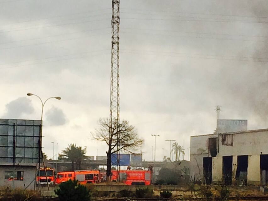 Incendio Industrial en la Pista de Ademuz, a la altura de Paterna