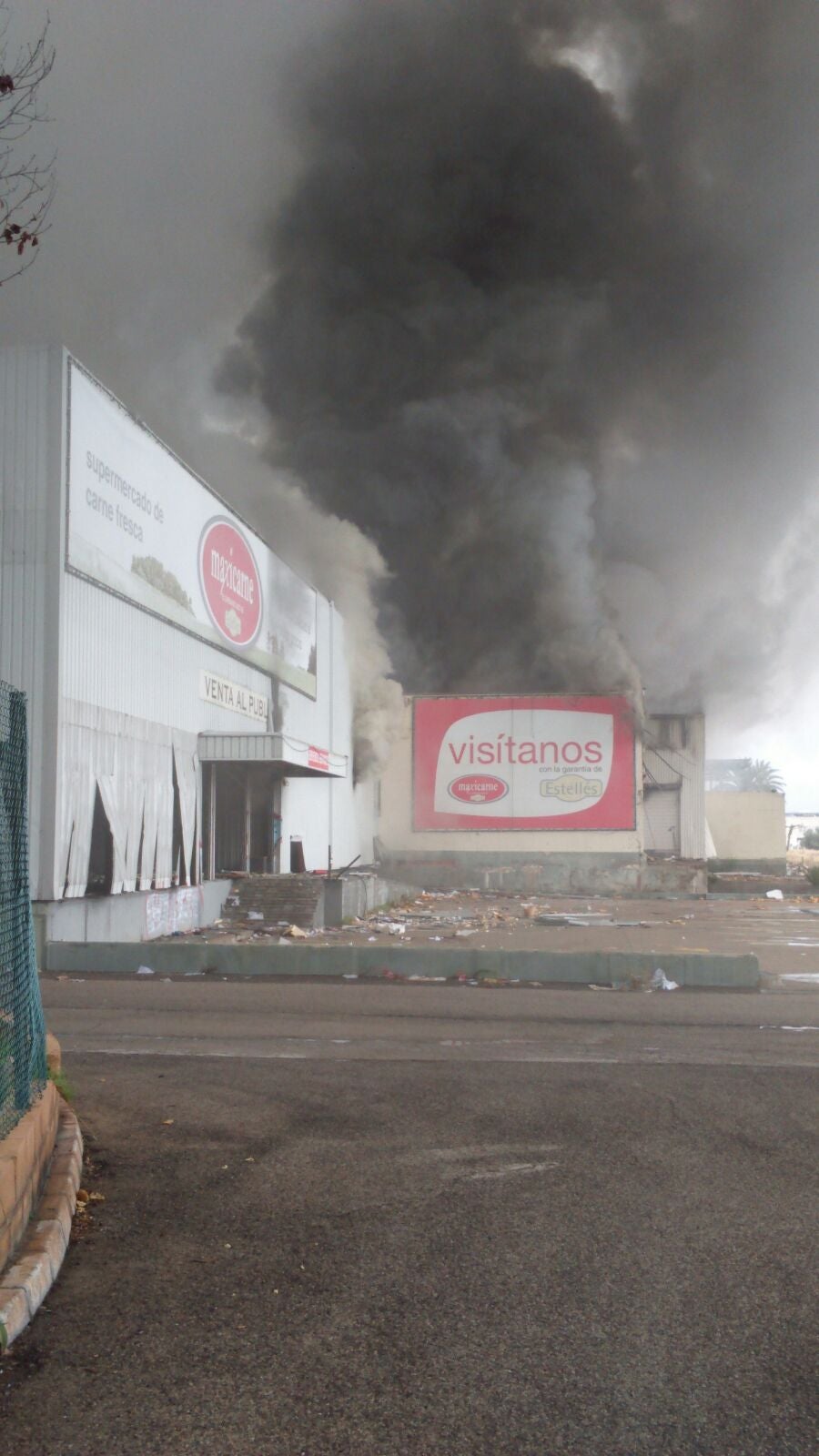 Incendio Industrial en la Pista de Ademuz, a la altura de Paterna