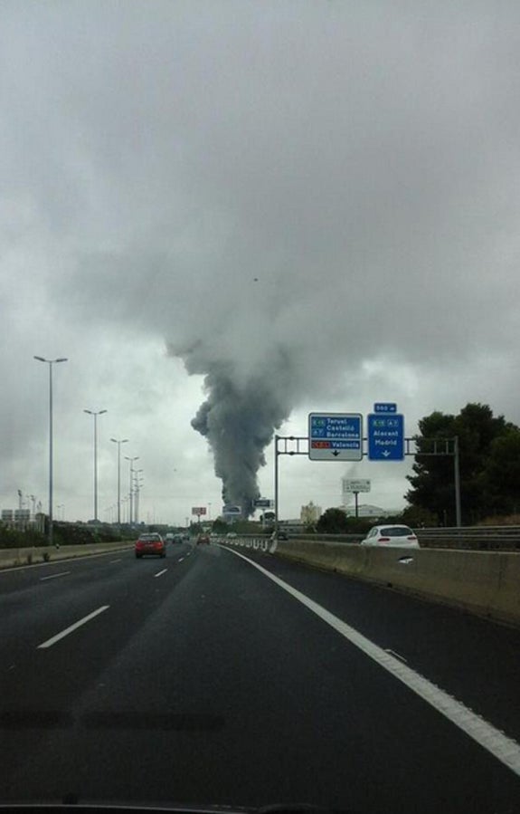 Incendio Industrial en la Pista de Ademuz, a la altura de Paterna