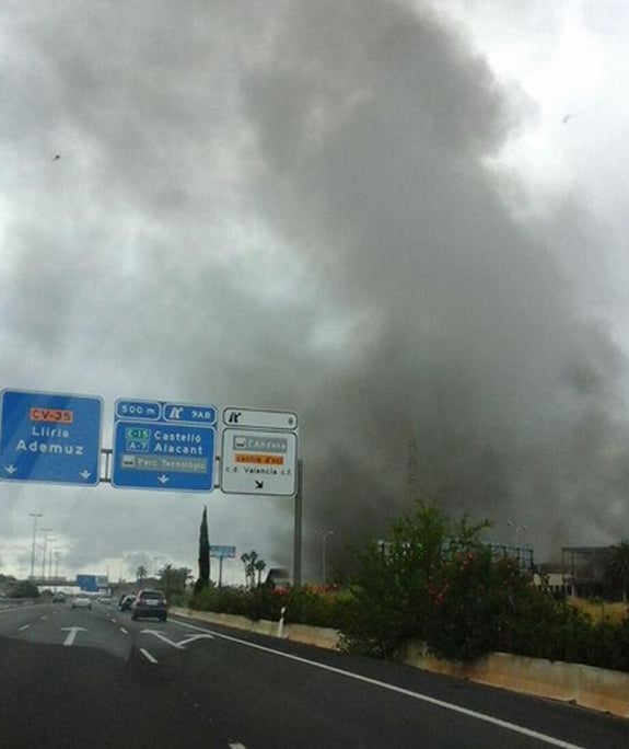 Incendio Industrial en la Pista de Ademuz, a la altura de Paterna