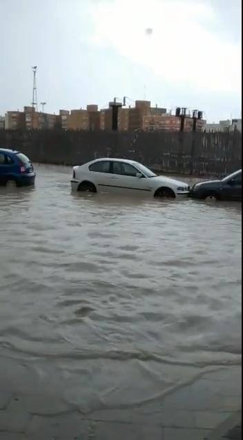 Una tromba agua anega garajes y sótanos y colapsa Alicante, San Juan, Mutxamel y Elche