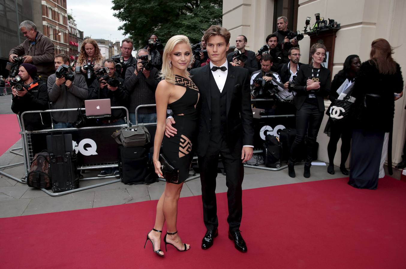 Pixie Lott y su pareja Oliver Cheshire