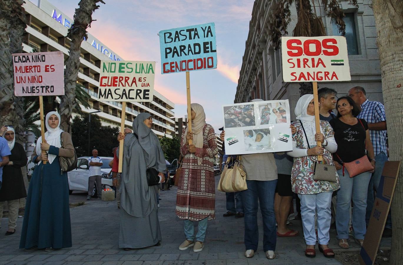 Velas en Alicante por los refugiados y convocatoria de concentraciones