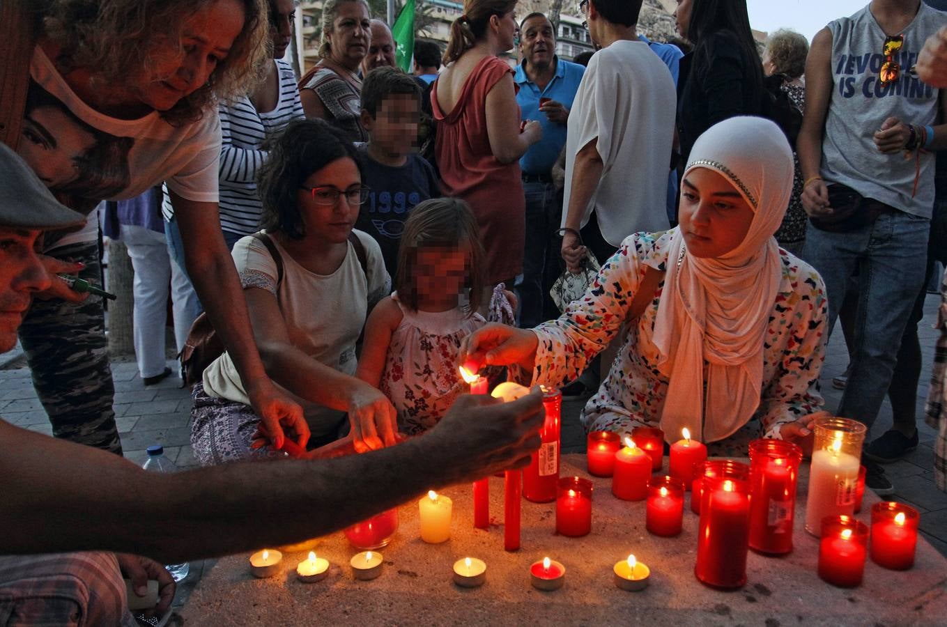 Velas en Alicante por los refugiados y convocatoria de concentraciones