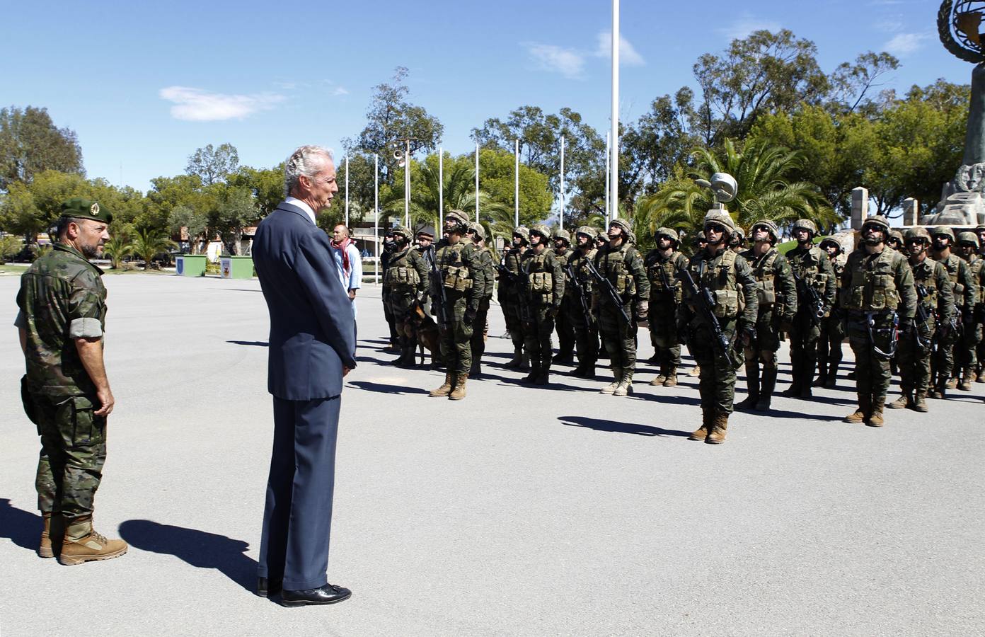 El ministro de Defensa visita el MOE