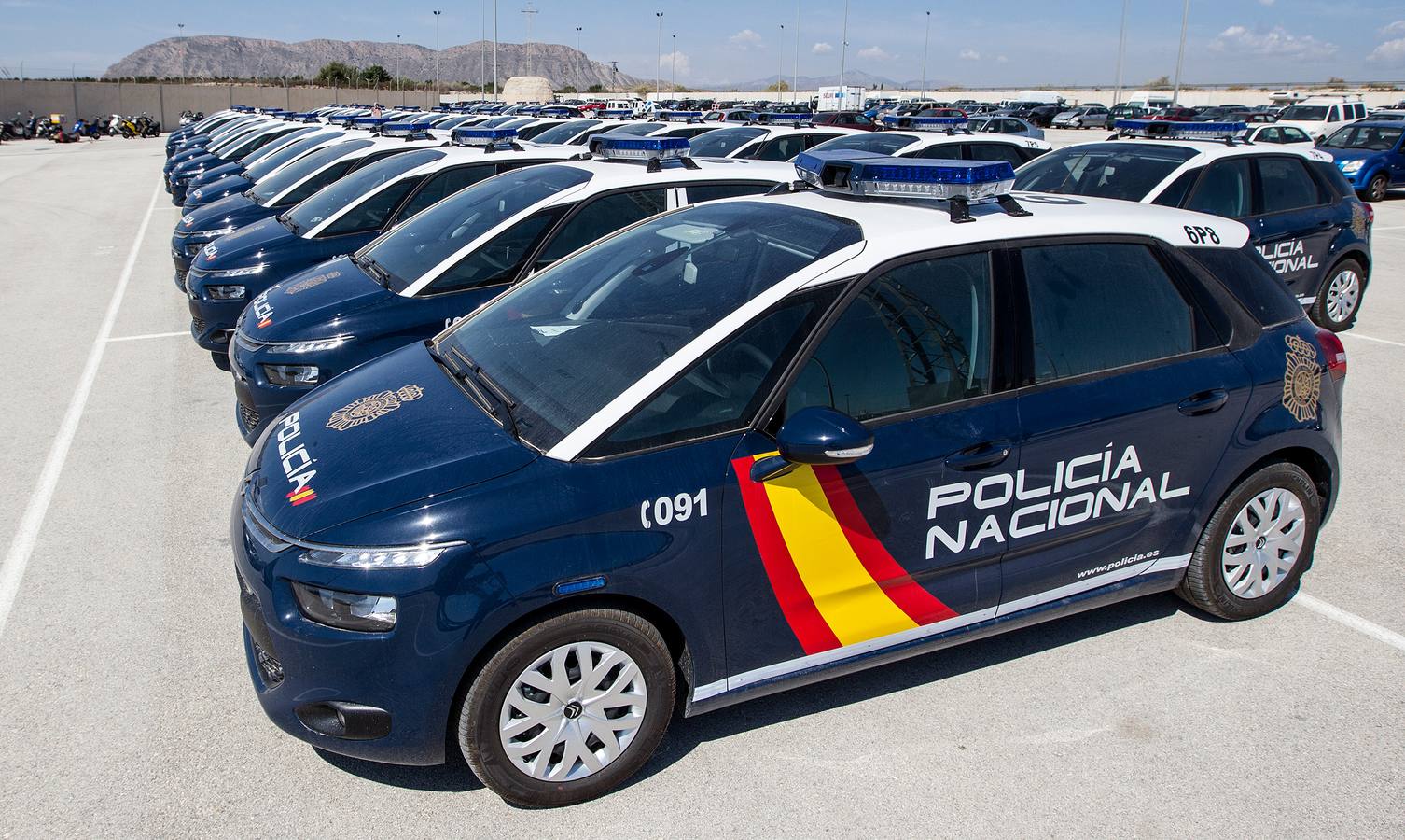 La Policía Nacional estrena nuevos vehículos