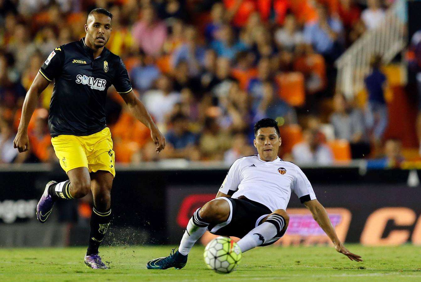 El Valencia recibe al Granada con necesidad de victoria