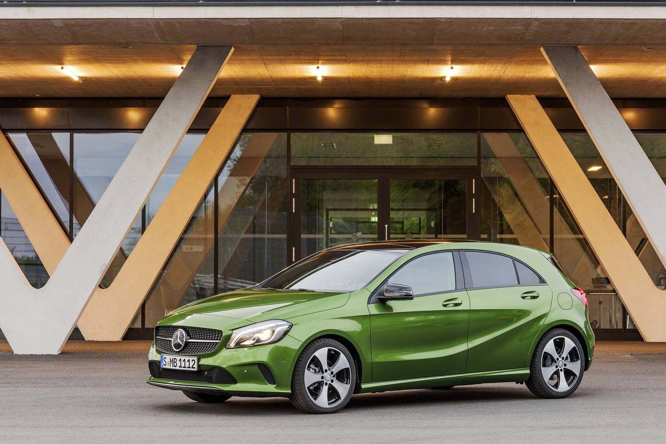 Mercedes-Benz actualiza la clase A para afianzar a su compacto en el mercado