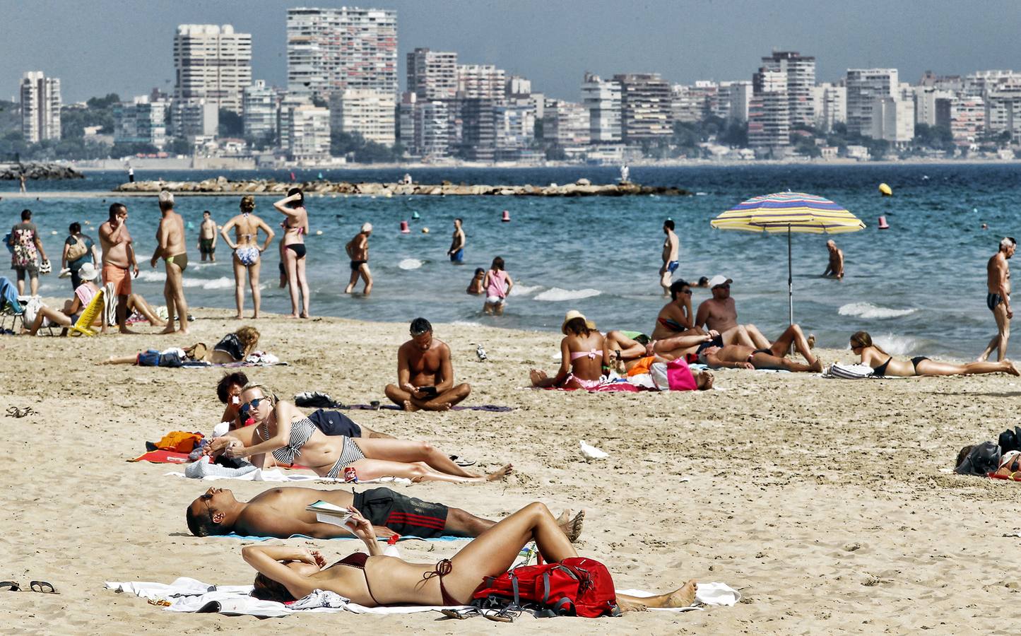 Un calor atípico llena las playas de nuevo