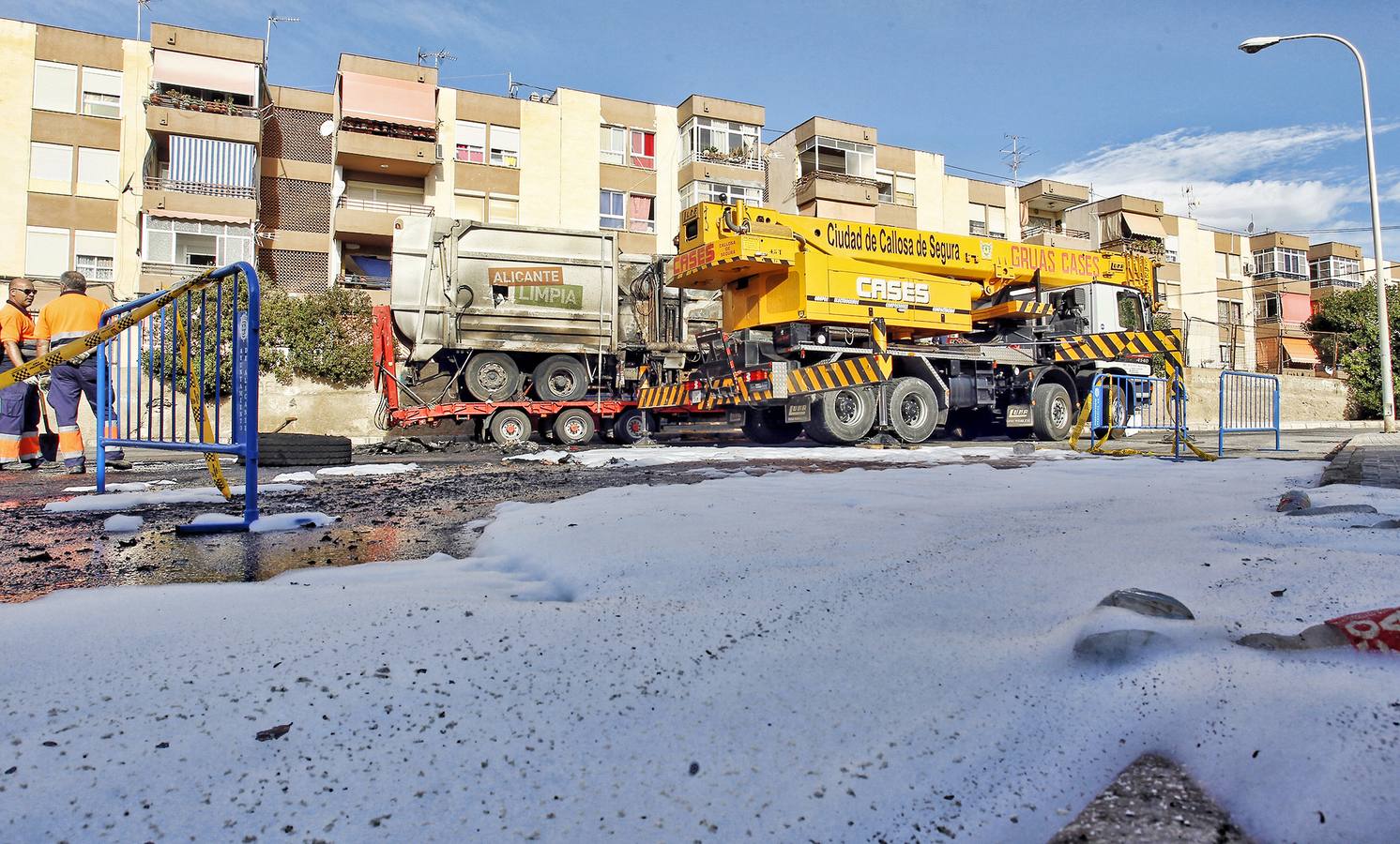 Incendio de un camión de recogida de basuras en Juan XXIII