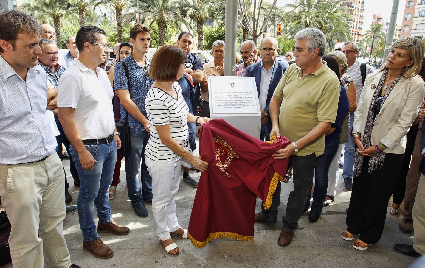 Placa de recuerdo a Miguel Grau