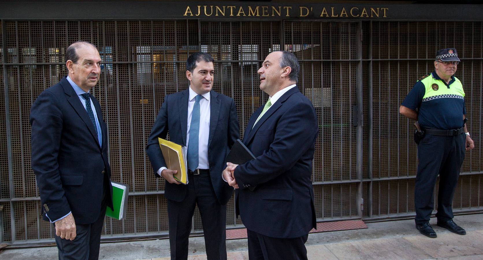 La UTE de Alicante contratará 30 operarios más dos meses para el plan de choque de limpieza