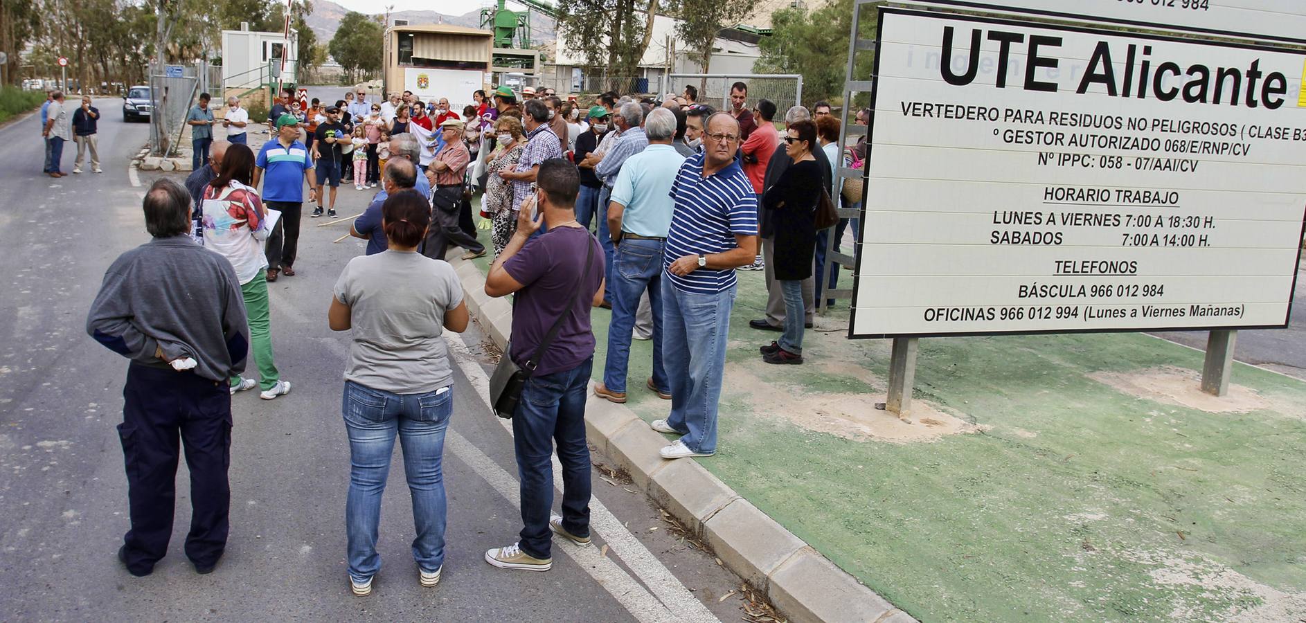 Los vecinos de las partidas protestan contra el mal olor de Fontcalent