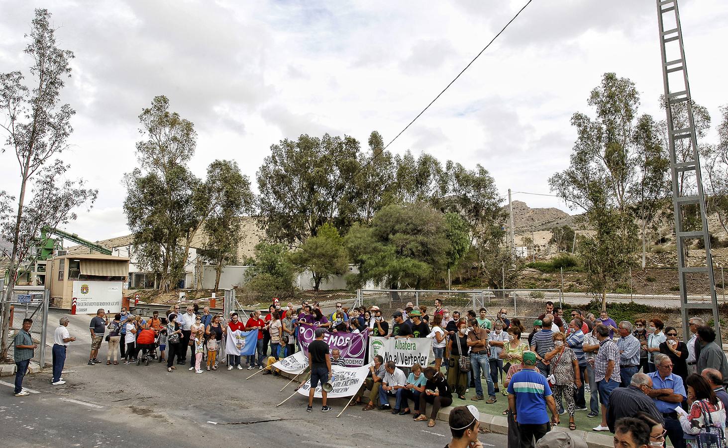 Los vecinos de las partidas protestan contra el mal olor de Fontcalent