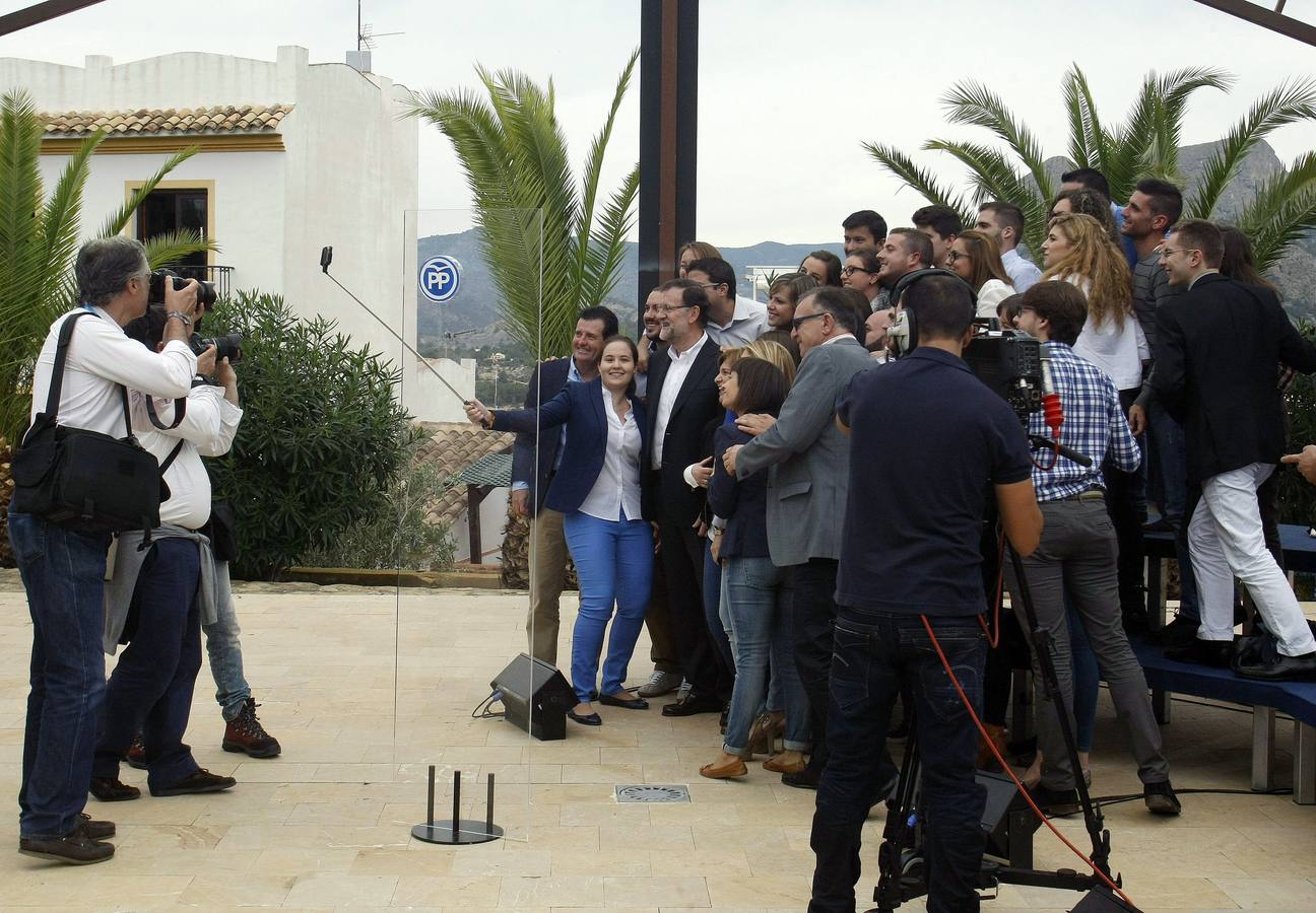 Mariano Rajoy clausura un acto en Finestrat y pasea por Calpe