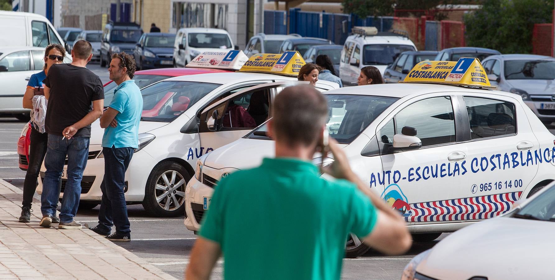 Los examinadores desconvocan la huelga tras 32 días de paros parciales