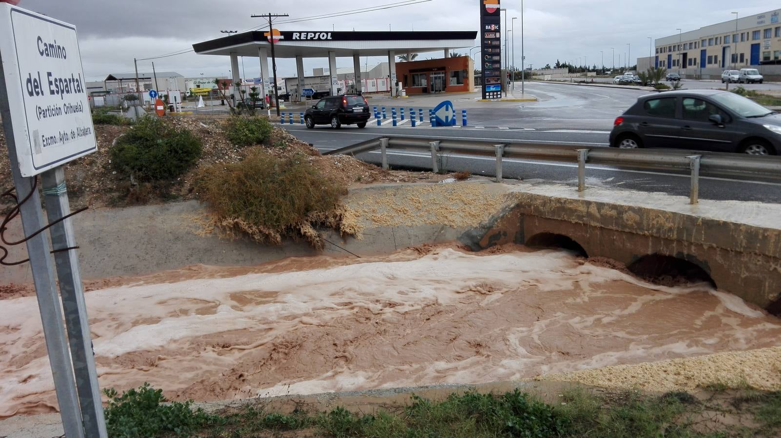 El temporal causa destrozos, suspende clases y deja más de 100 litros en 12 horas