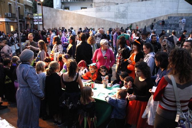 Éxito de la fiesta Halloween en Dènia