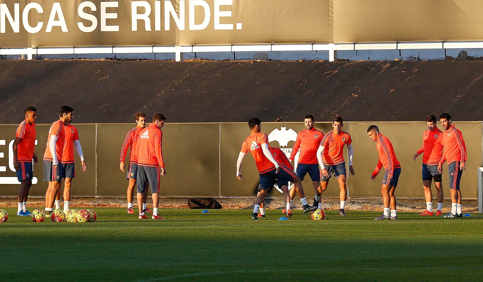 Entrenamiento del Valencia, el lunes 16 de noviembre, en Paterna