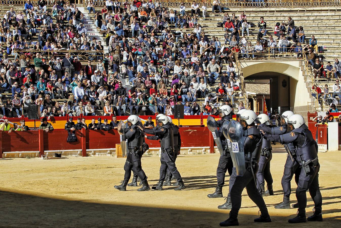 Cinco mil personas acuden a la jornada de recogida de juguetes en Alicante