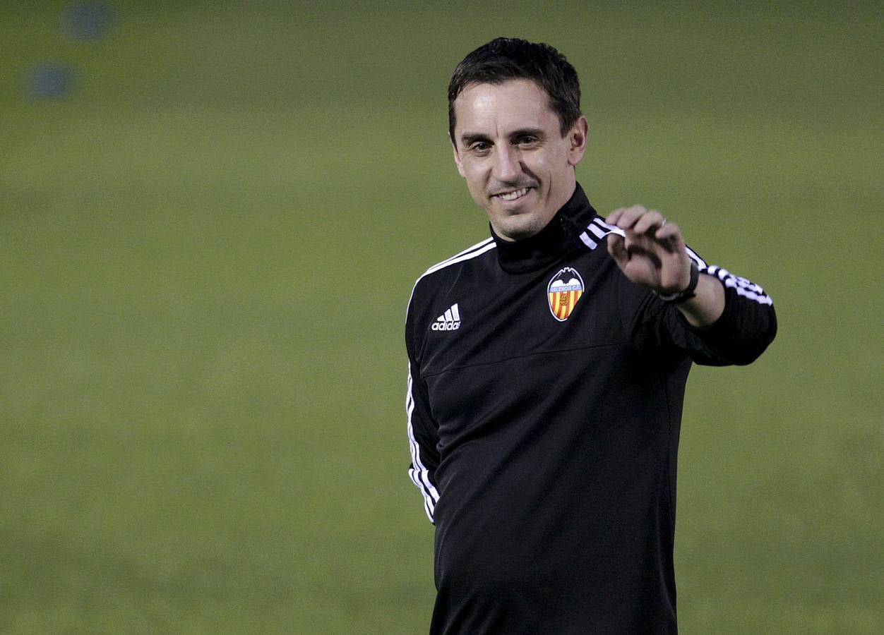 El primer entrenamiento de Gary Neville, en imágenes