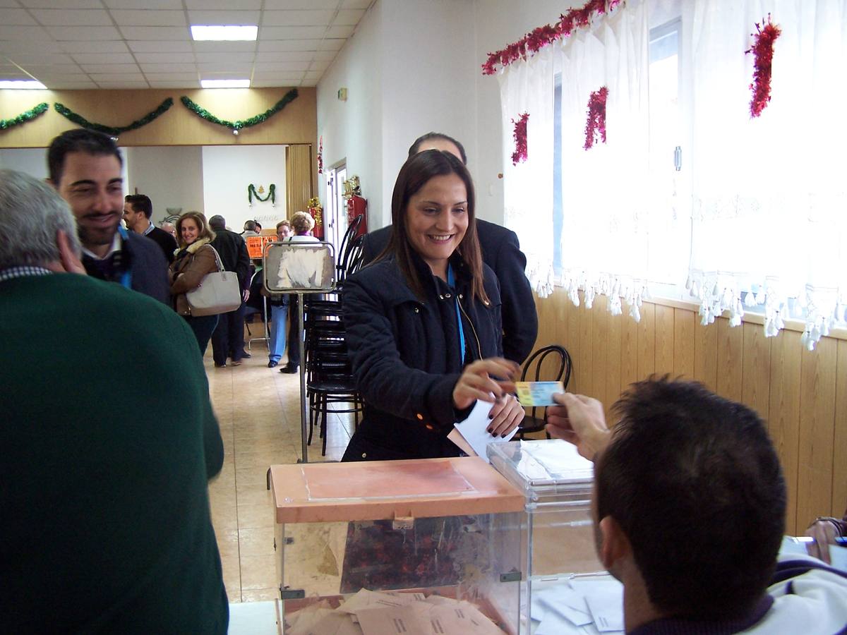 Los políticos votan en la Comunitat