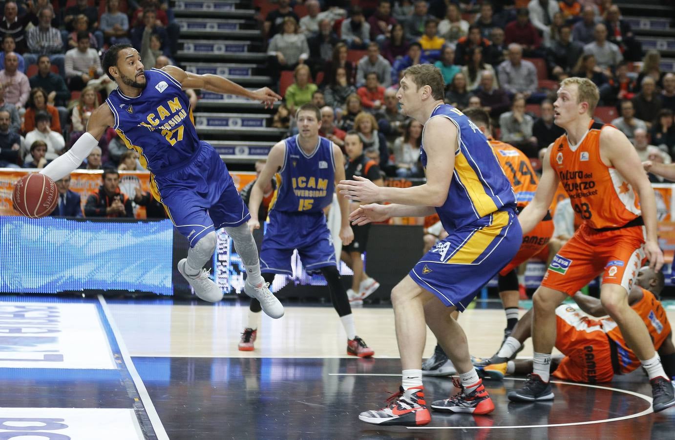 El Valencia Basket vs UCAM Murcia, en imágenes