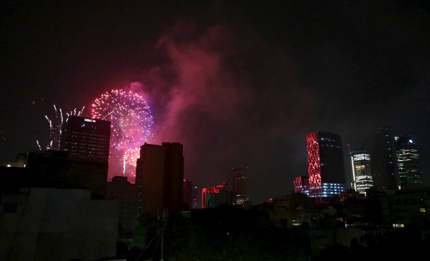 El mundo da la bienvenida a 2016