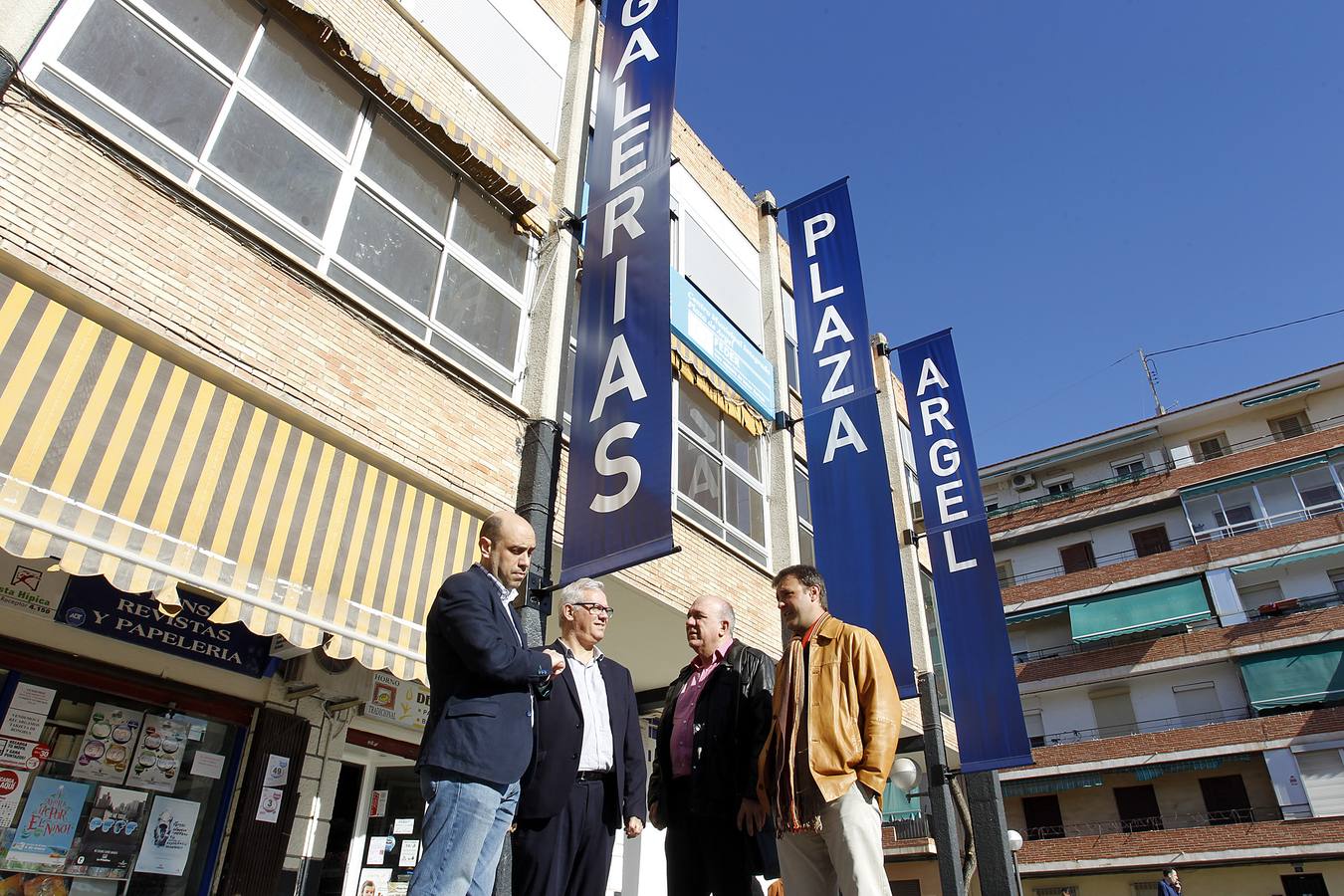 Echávarri visita las galerias de la plaza Argel