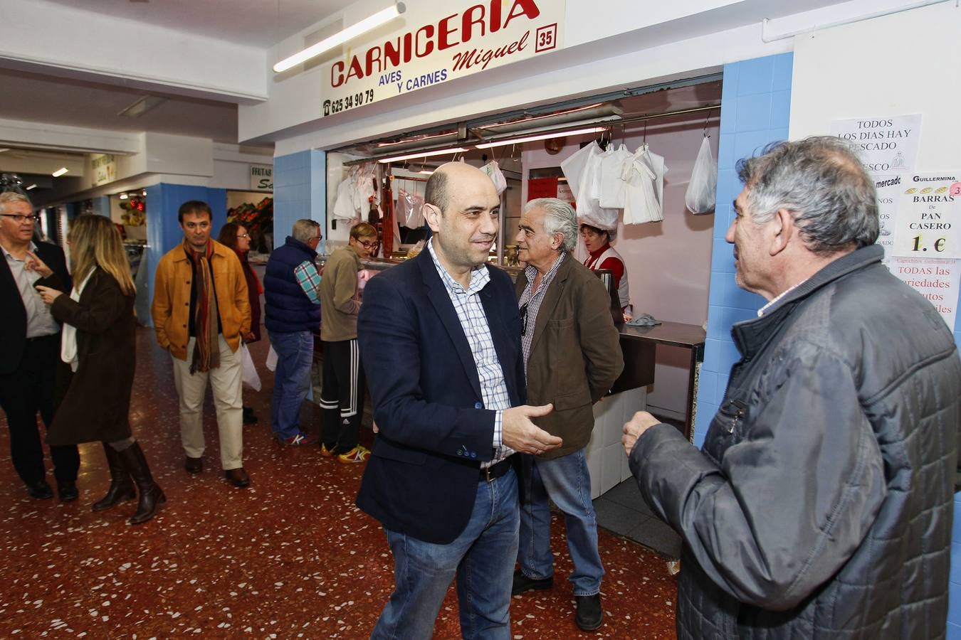 Echávarri visita las galerias de la plaza Argel