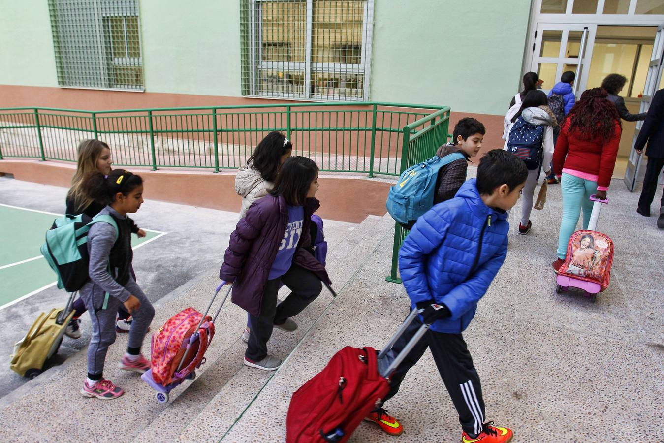 Los niños vuelven al colegio Manjón Cervantes tras siete años de &#039;exilio