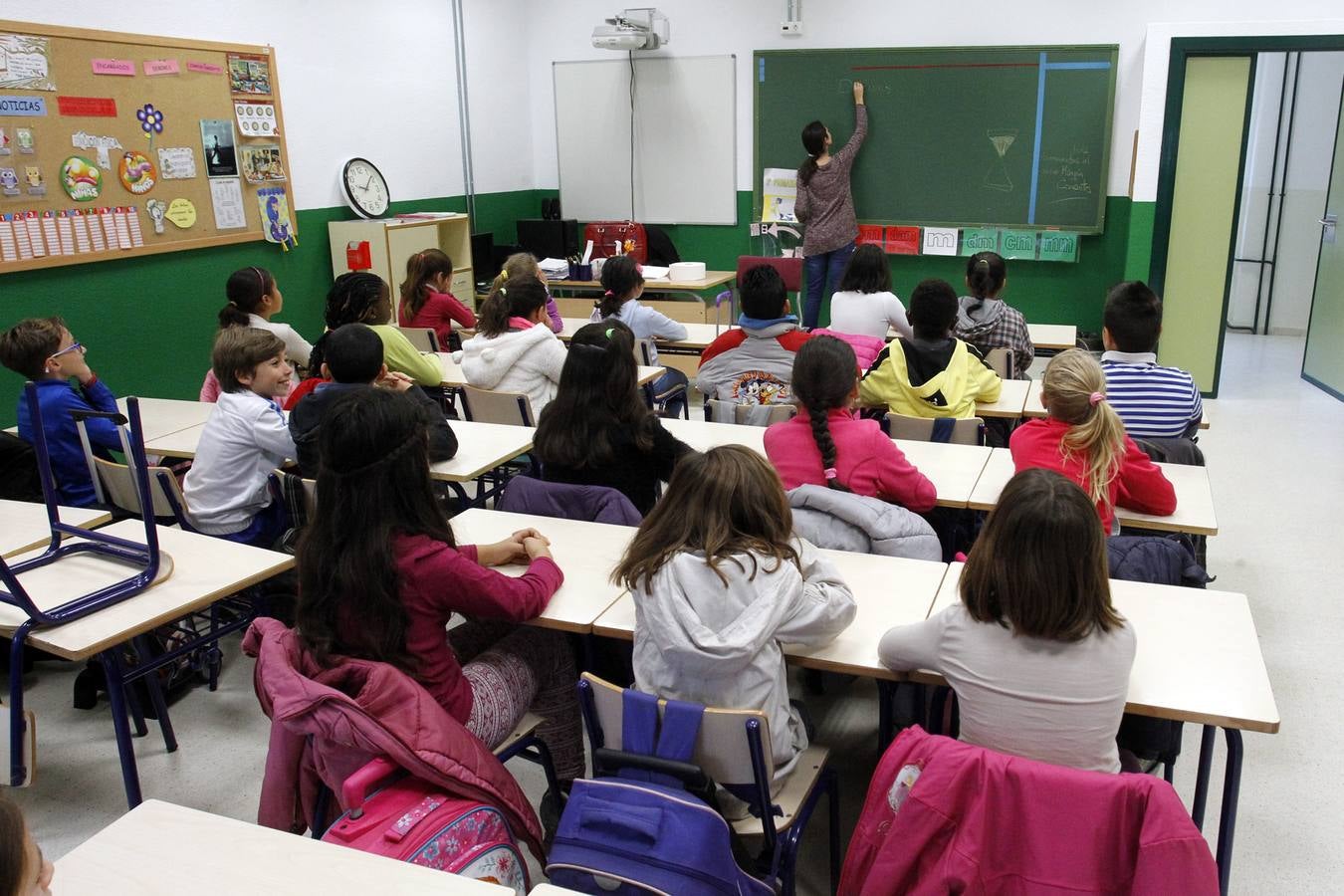 Los niños vuelven al colegio Manjón Cervantes tras siete años de &#039;exilio