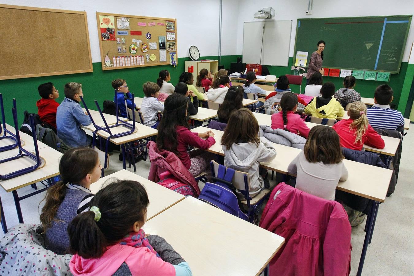 Los niños vuelven al colegio Manjón Cervantes tras siete años de &#039;exilio