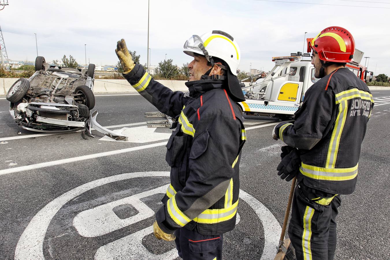 Un accidente provoca el vuelco de dos vehículos en la A-31 en Alicante