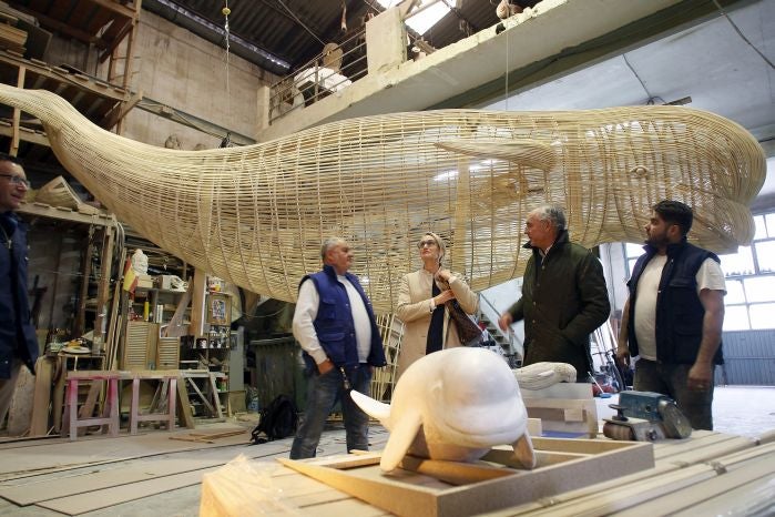 Una beluga de 9 metros de madera coronará expositor de Ocenaogràfic en Fitur