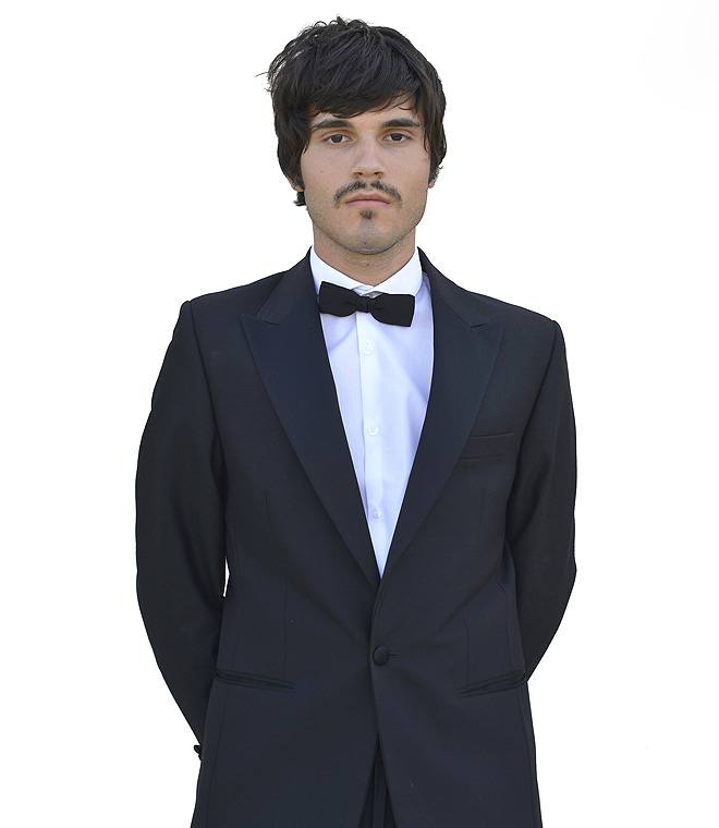 Daniel es un amante de The Beatles y su universo gira entorno a ellos. Tiene un grupo musical que versiona sus grandes temas. Asegura que alguna grupi ha intentado tener sexo con él, pero él es virgen y se está reservando para su princesa.