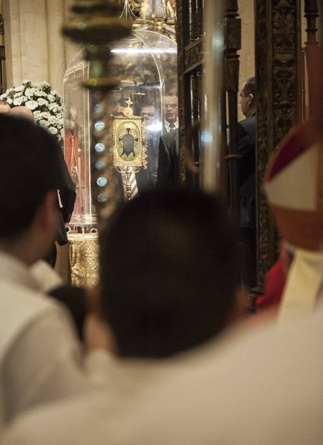 La Catedral reedita el ritual de cada año en el Monasterio de la Santa Faz