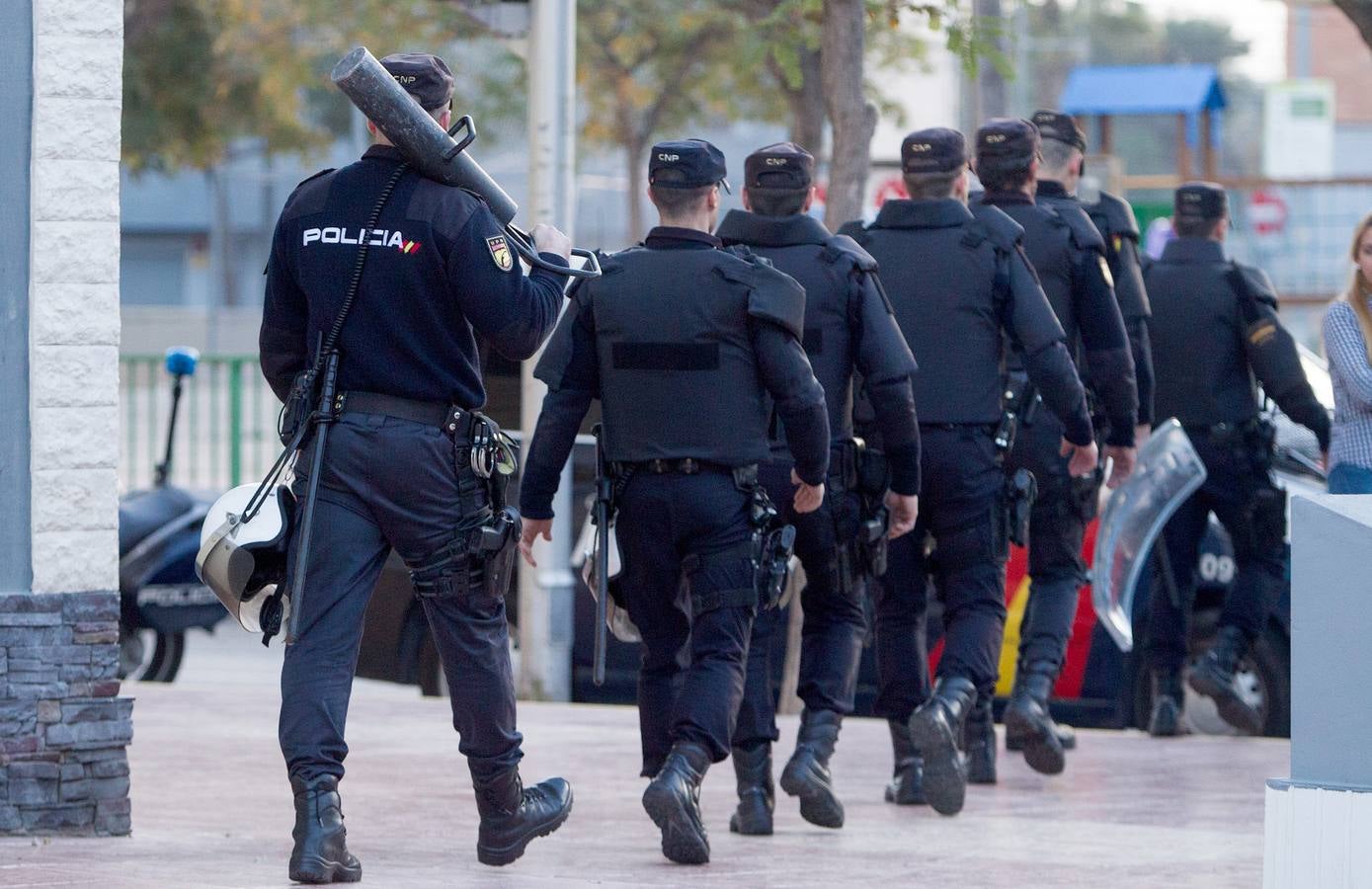 Un hombre se atrinchera con un cuchillo en su vivienda de Colonia de Santa Isabel