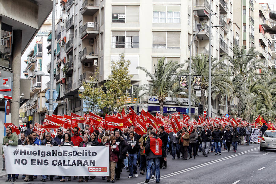 Los sindicatos y los partidos de izquierda piden que &quot;la huelga no sea delito&quot;