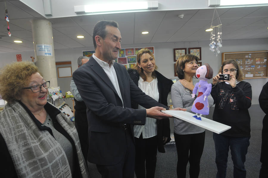 Carlos González visita el centro ocupacional en Altabix