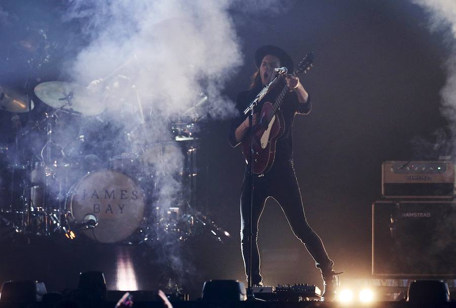 La actuación de James Bay.