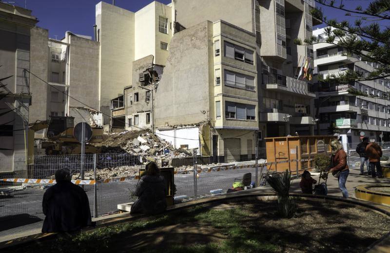 Comienza el derribo de las antiguas casas de los curas para ampliar el Ayuntamiento