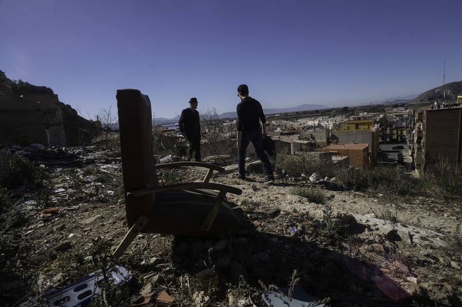 Acumulación de basura en la trasera de la Ermita de San Antonio de Capuchinos