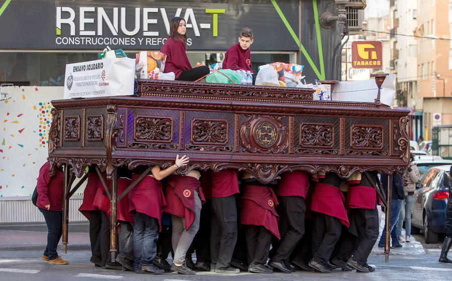 El Ecce Homo realiza un ensayo para recoger víveres