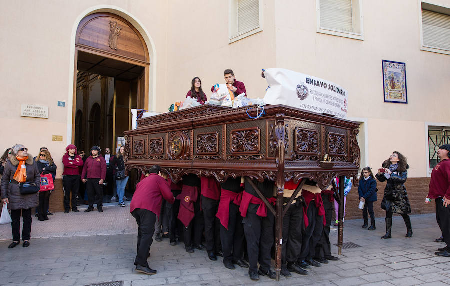 El Ecce Homo realiza un ensayo para recoger víveres